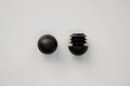 Fusszapfen Ø18mm, schwarz, halbrund, Kveranda vo